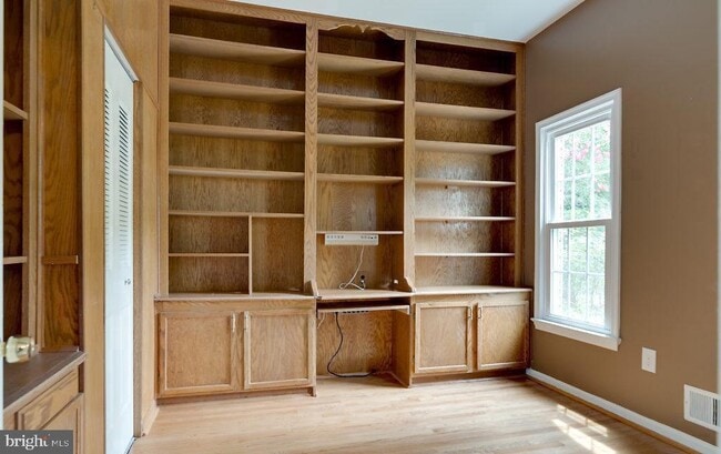 Building Photo - 7801 Cliffside Ct