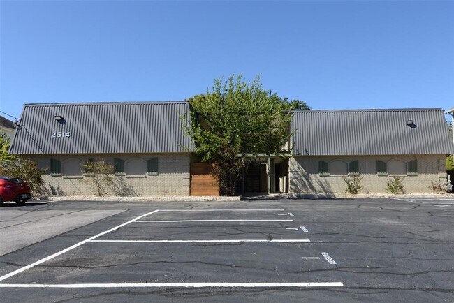Primary Photo - 2514 Thornton Rd