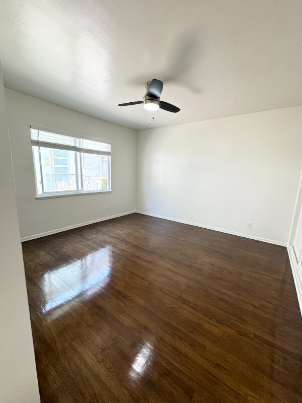 Building Photo - 905 N Sweetzer Ave