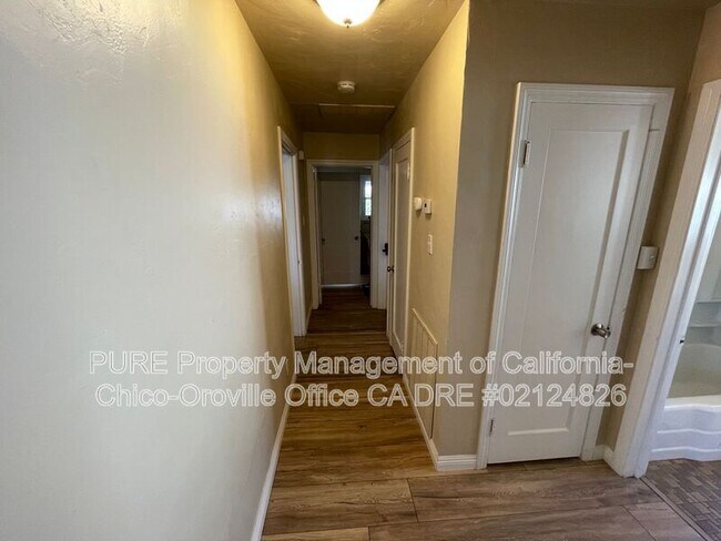 Building Photo - 3090 Grand View Ave
