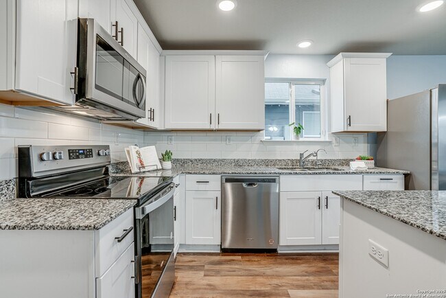 Building Photo - 10334 Big Four