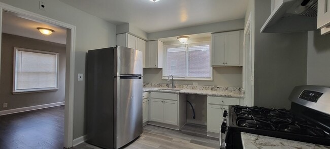 Building Photo - 9901 Yorkshire Rd