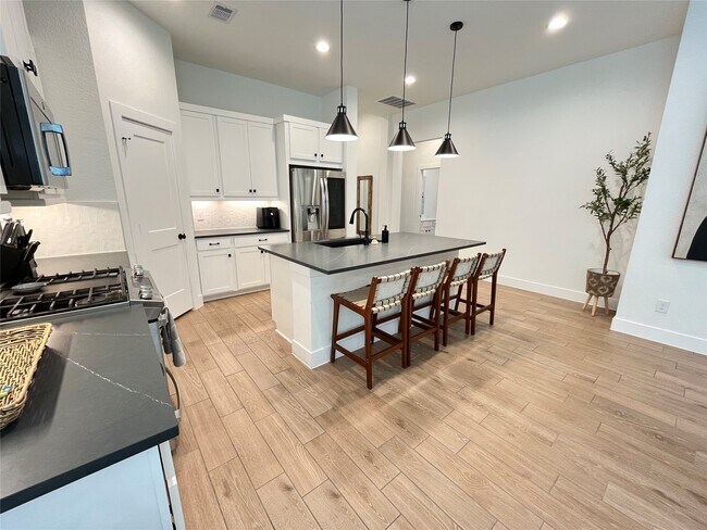 Building Photo - 177 Hidden Peak Dr