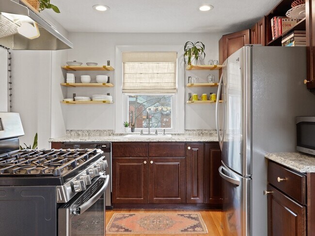 Building Photo - 8 Webster St