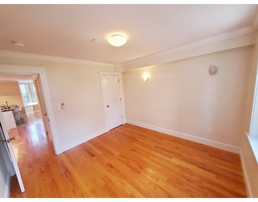 Building Photo - 105 E Brookline St