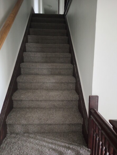 Building Photo - 362 W Gray St