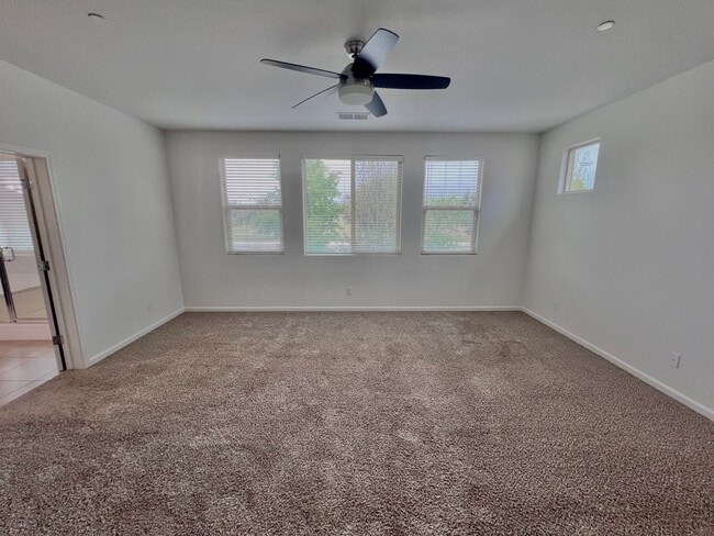Building Photo - $2,695 Ashlan & Dewolf, 4 bedroom - Buckin...