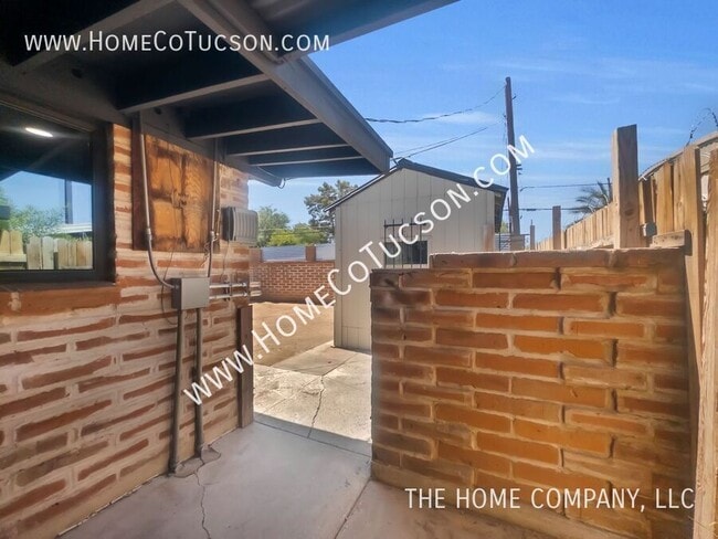 Building Photo - 4535 E Fairmount St