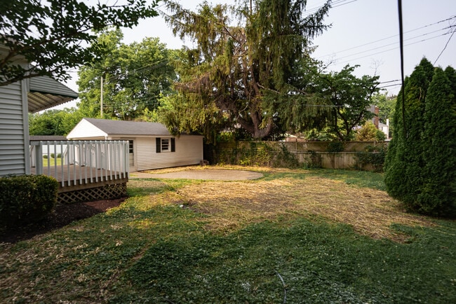 Building Photo - 218 Bramton Rd