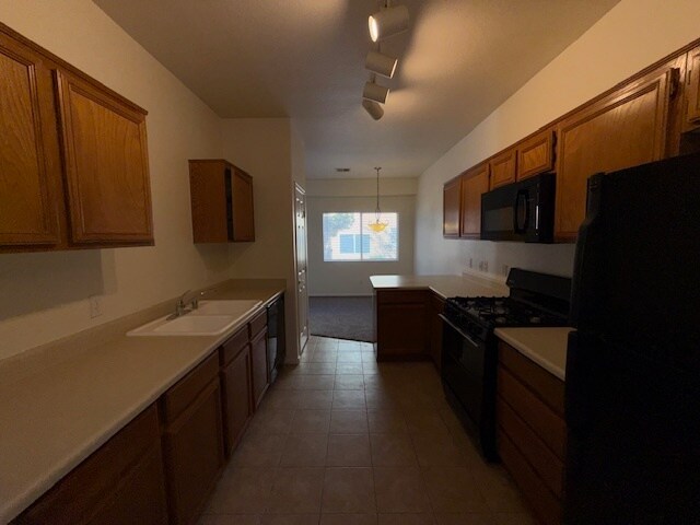 Building Photo - 68 Brown Swallow Way