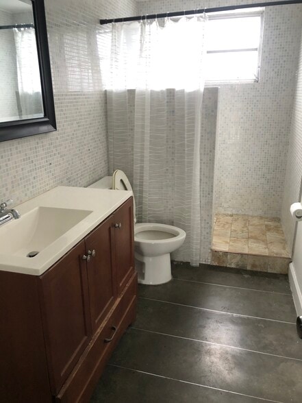 Primary Photo - 9363 Fontainebleau Blvd