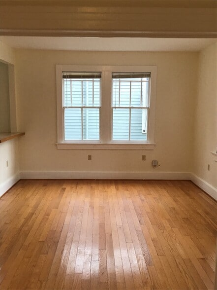 Dining - 5714 Willow St