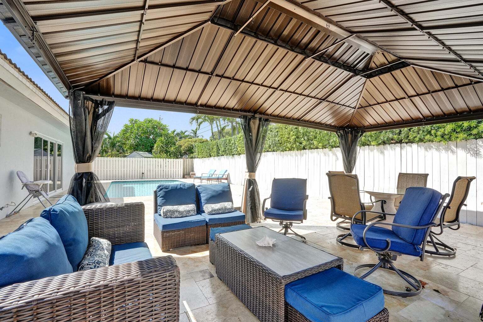 Building Photo - 1633 SE 5th Ct