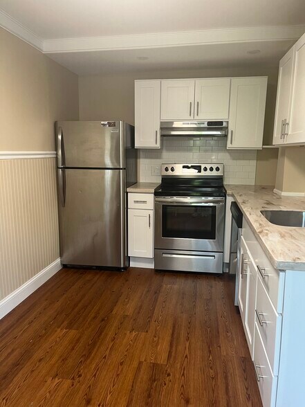 Kitchen - 715 Cattell St