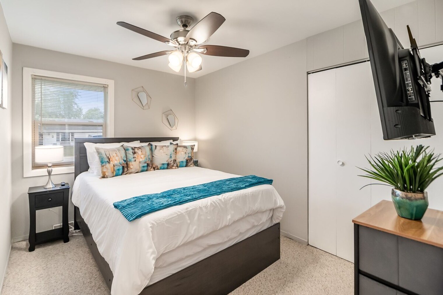 Building Photo - 10225 W 151st St