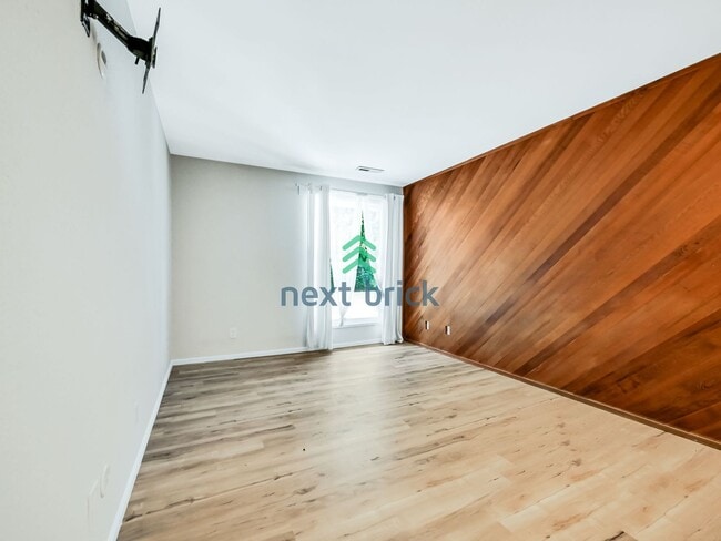 Building Photo - Charming 2 Beds and 1 Bath Condo Available...