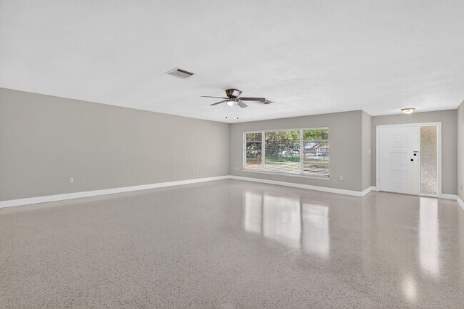 Building Photo - Fully Renovated Canal-Front Home on the Harris Chain of Lakes!