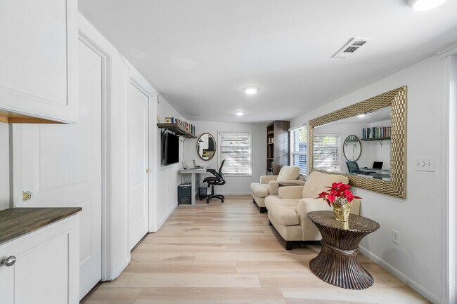 Building Photo - 321 Forsyth St