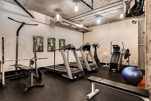 Building Photo - 2440 Western Ave