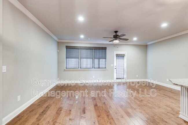 Building Photo - 1664 Hampshire Pl