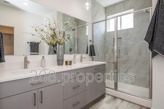 Building Photo - 486 E Violets Cv Ln