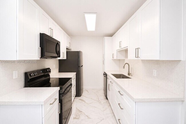 Building Photo - 2611 SW 13th Ave