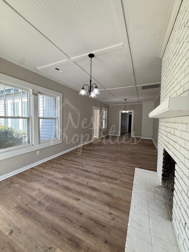 Building Photo - 410 Law St