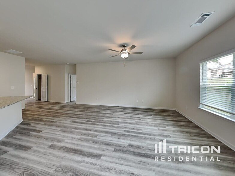 Building Photo - 601 Mackenzie Cv