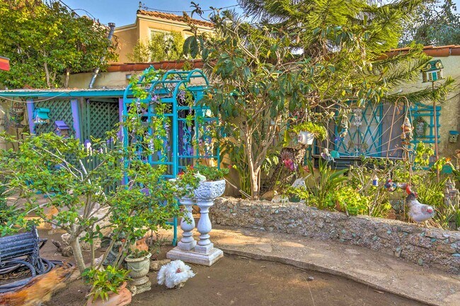 Building Photo - 2434 Cloverfield Blvd