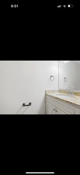 Building Photo - 57 Shrewsbury Ct