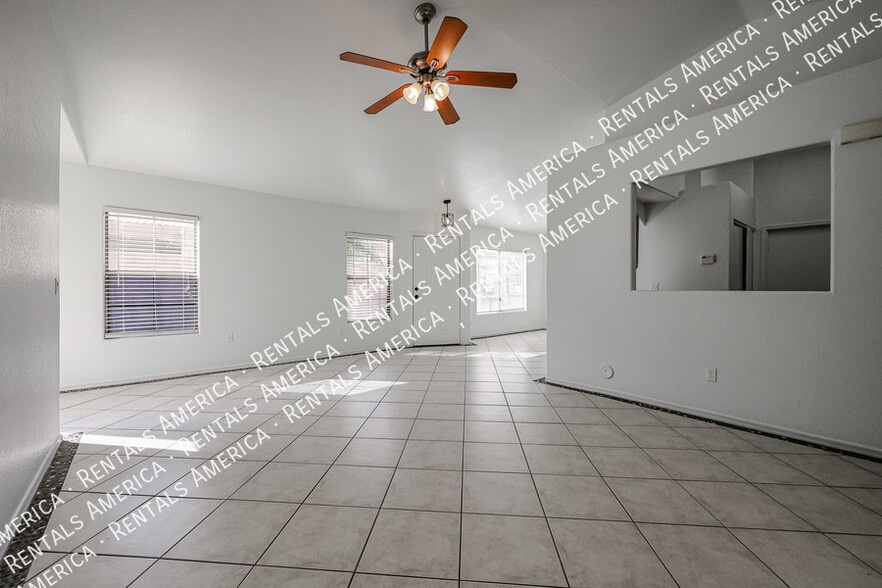 Building Photo - 12731 W Sharon Dr