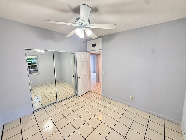 Building Photo - Sensational 2 bed 1 bath in the heart of Wilton Manors! 2 parking spots with laundry!