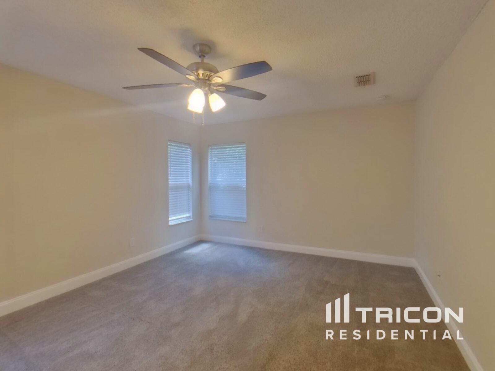 Building Photo - 1074 Worthington Dr