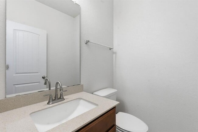 Building Photo - 13812 Virtue St