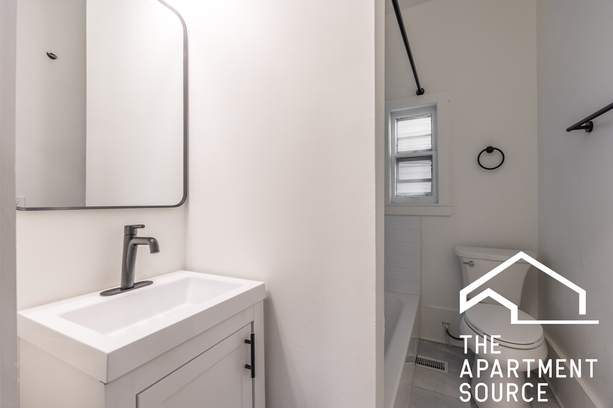 Building Photo - 2301 N Leavitt St