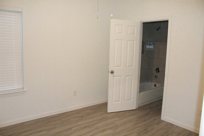 Building Photo - 3714 Easy St