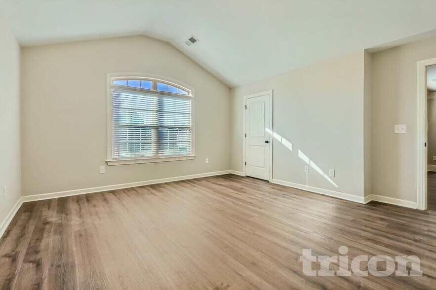 Building Photo - 273 Enfield Ln