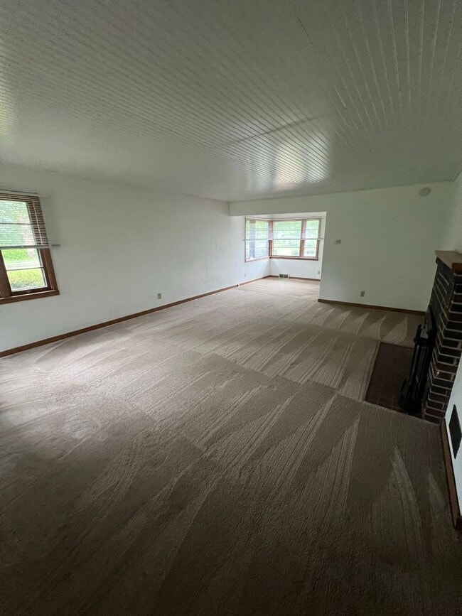 Building Photo - 2 Bedroom 1 Bath Single Family Home Available!