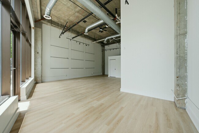 Building Photo - 333 Nelson St SW