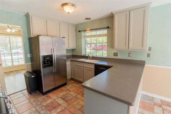 Building Photo - Spring Forest Drive, Pearland, TX 77584 - 3 BR 2 BA single-family home