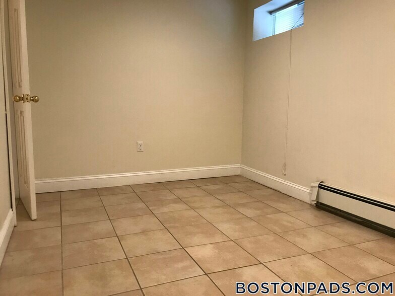 Building Photo - 6 Wait St