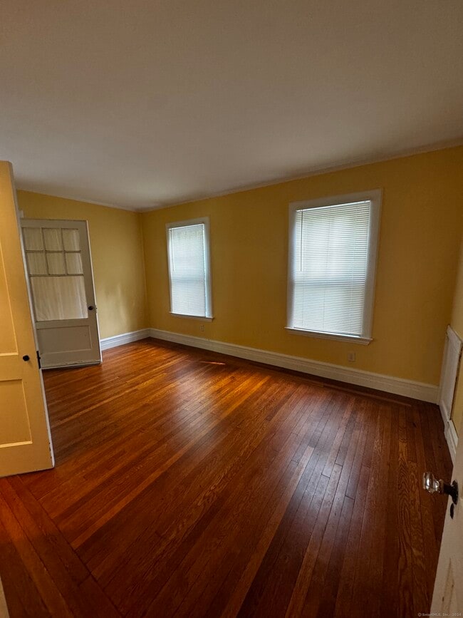 Building Photo - 809 Whitney Ave