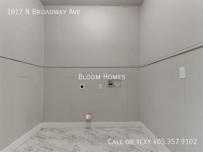 Building Photo - 1017 N Broadway Ave