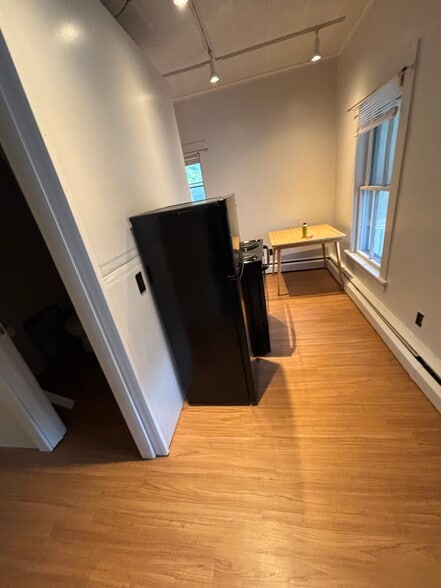 Building Photo - 13 Church St