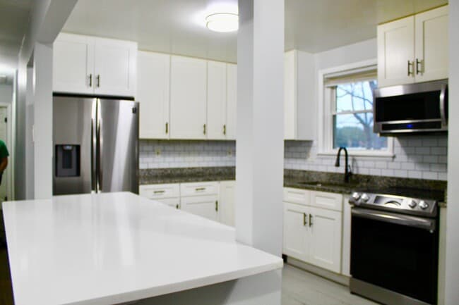 Building Photo - 5707 Alan Dr