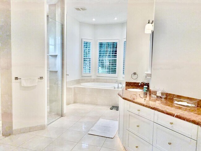 Building Photo - home