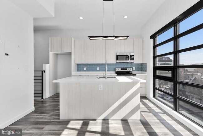 Building Photo - 506 H St NE