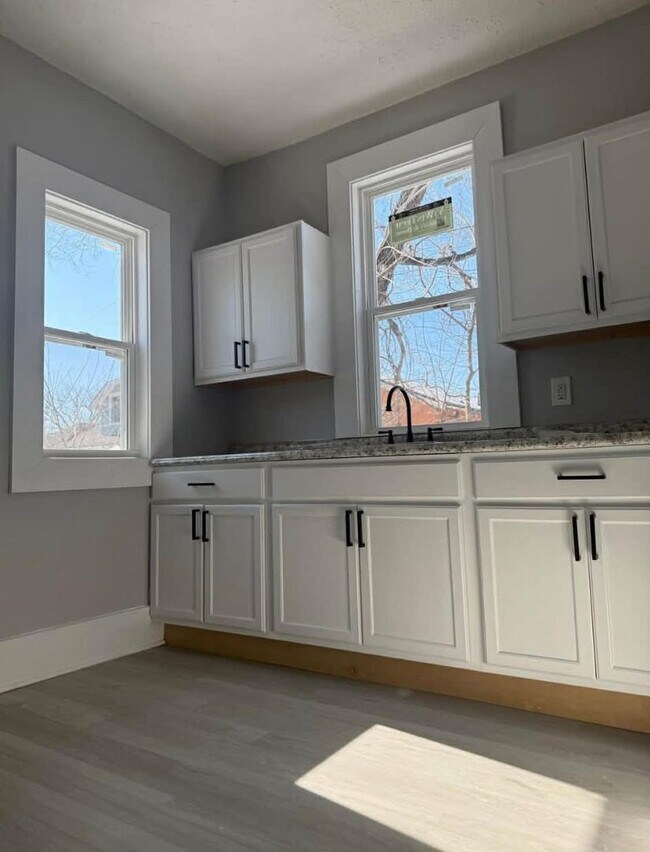 Building Photo - Remodeled two bedroom gem!