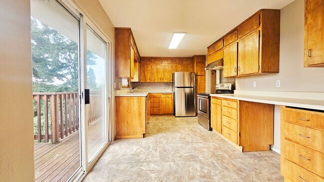 Building Photo - Charming 3 Bed 1.25 Bath Home in Skyway with a great view of Mt Rainier