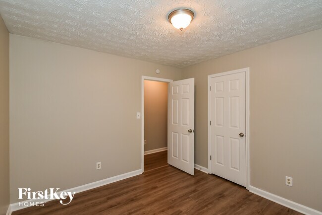 Building Photo - 176 Shadow Wood Dr